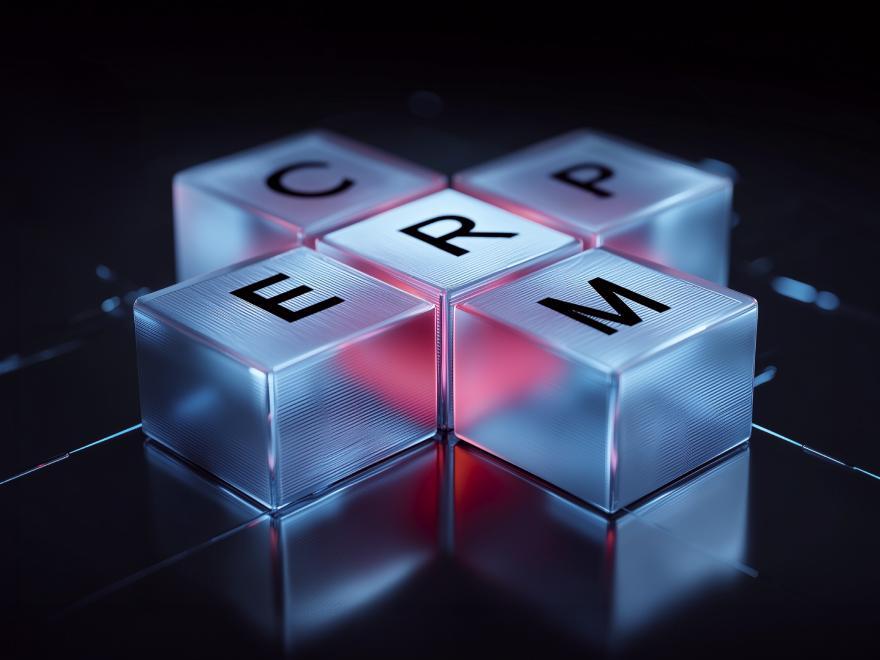 Hva er ERP og CRM? Hvordan de fungerer sammen (integrasjonsguide)