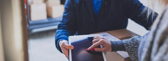 Courier collects digital signature on tablet, confirming last-mile delivery in real time